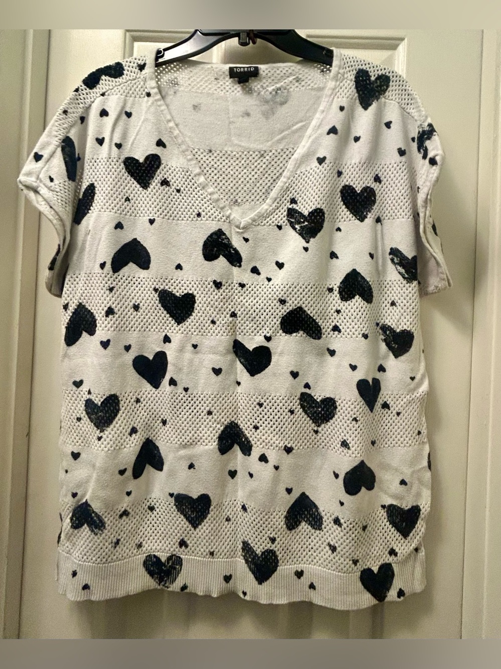 torrid White Knit V-Neck Top Heart Print